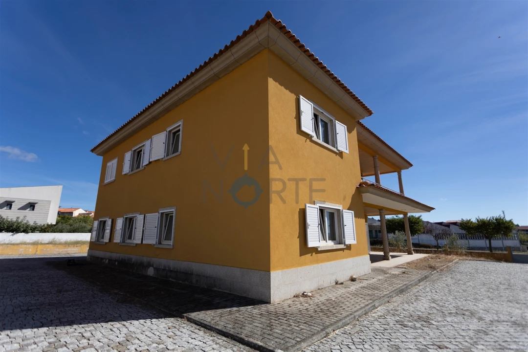 Moradia T6 para Venda em Alfandega da Fe Foto 6