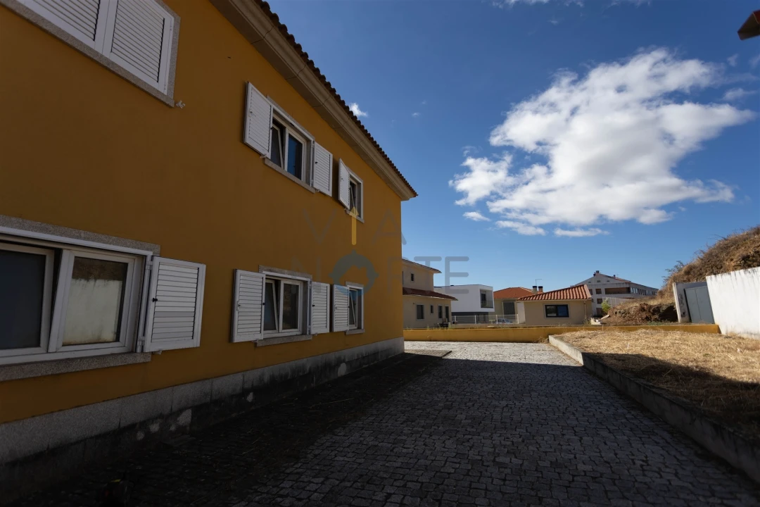 Moradia T6 para Venda em Alfandega da Fe Foto 5