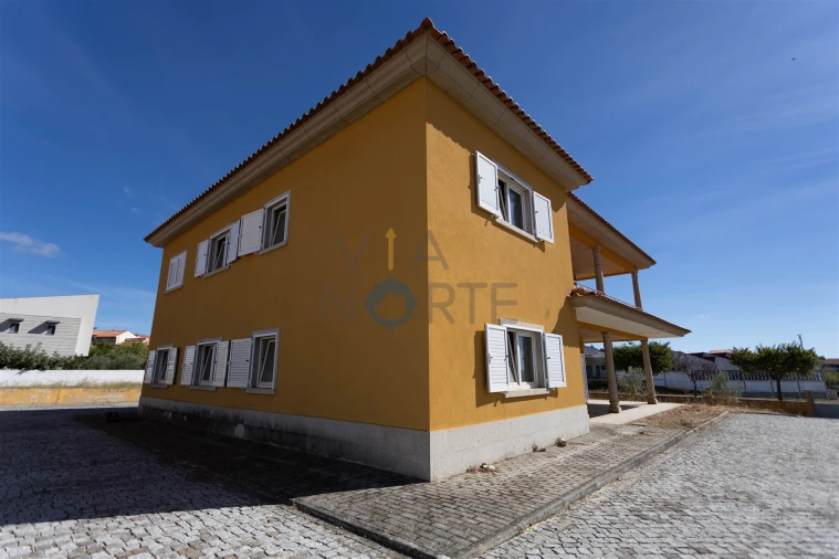 Moradia T6 para Venda em Alfandega da Fe Foto 6