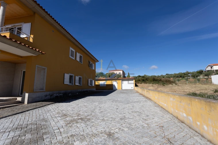 Moradia T6 para Venda em Alfandega da Fe Foto 4