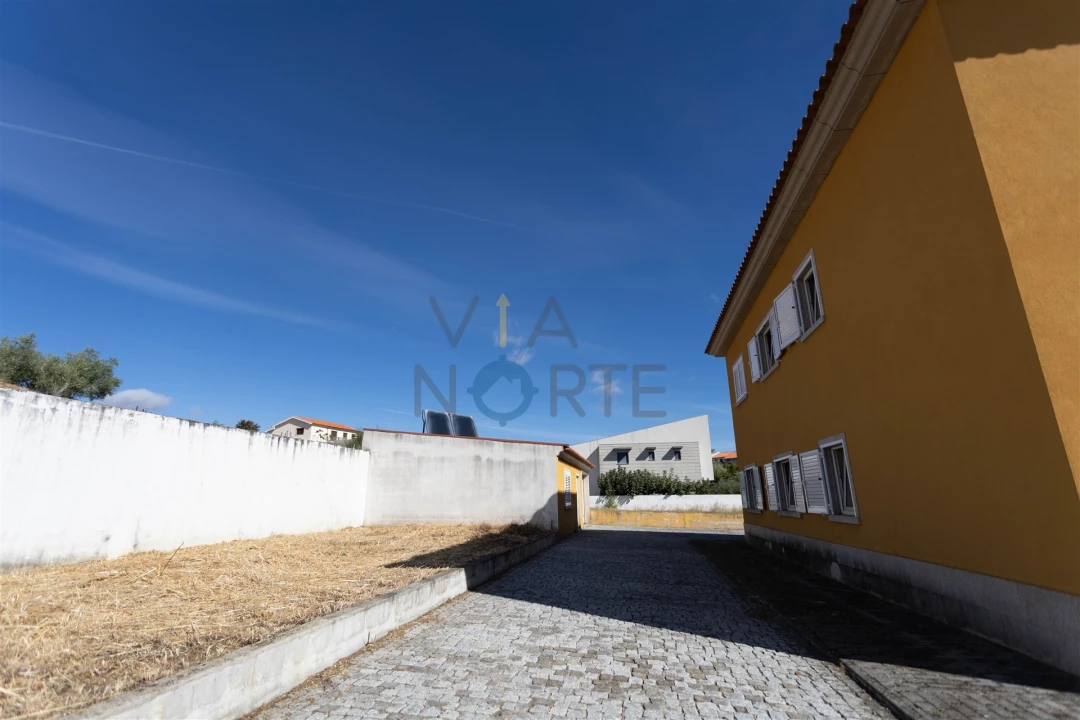 Moradia T6 para Venda em Alfandega da Fe Foto 8