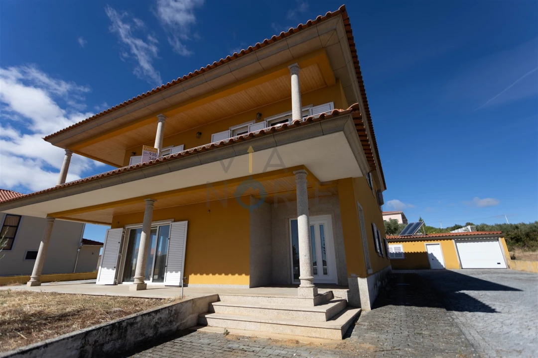 Moradia T6 para Venda em Alfandega da Fe Foto 2