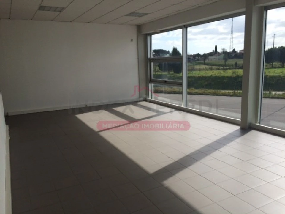 Armazém para Venda em Barrô e Aguada de Baixo Foto 7