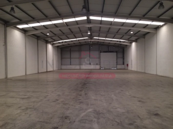 Armazém para Venda em Barrô e Aguada de Baixo Foto 1