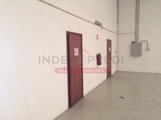 Armazém para Venda em Barrô e Aguada de Baixo Foto 3