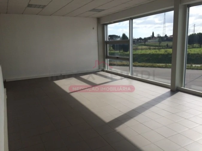 Armazém para Venda em Barrô e Aguada de Baixo Foto 7