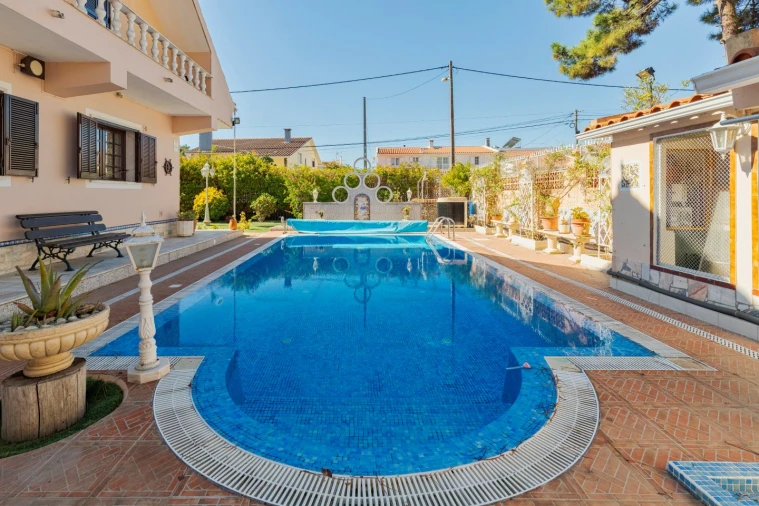 Moradia T6 para Venda em Charneca de Caparica e Sobreda Foto 8