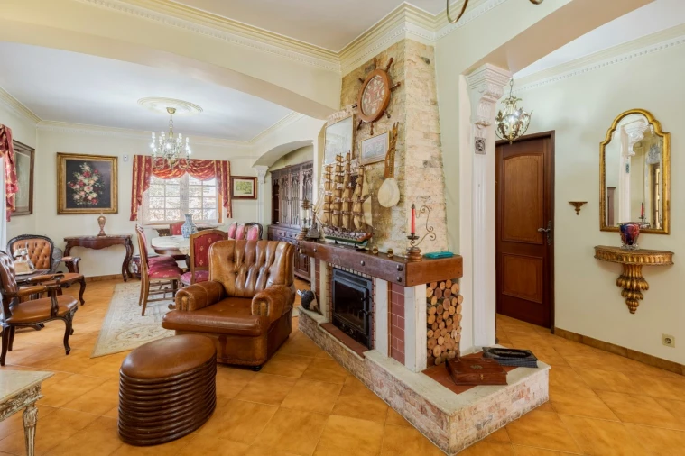 Moradia T6 para Venda em Charneca de Caparica e Sobreda Foto 12