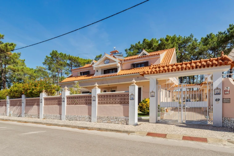 Moradia T6 para Venda em Charneca de Caparica e Sobreda Foto 4