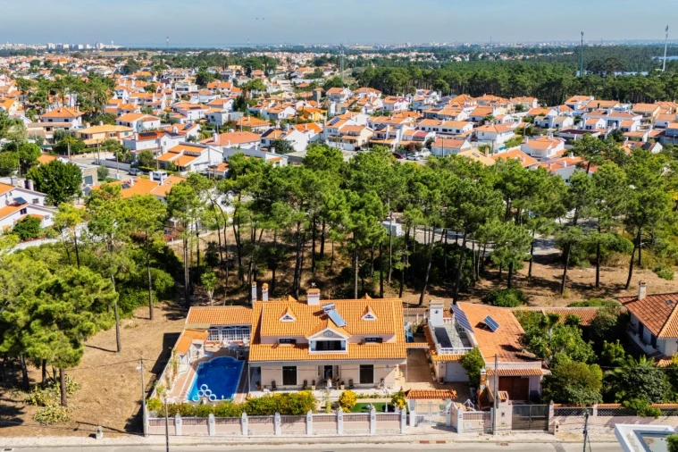 Moradia T6 para Venda em Charneca de Caparica e Sobreda Foto 1