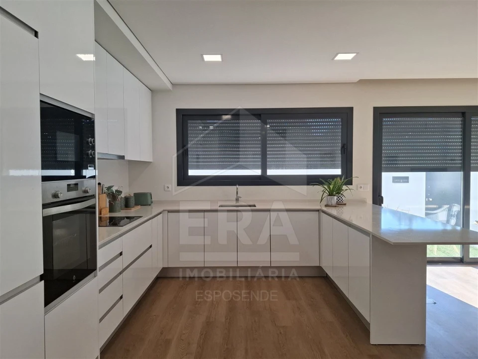 Moradia T3 para Venda em Gemeses Foto 4