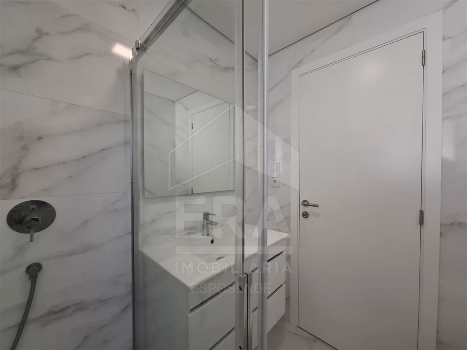 Moradia T3 para Venda em Gemeses Foto 19