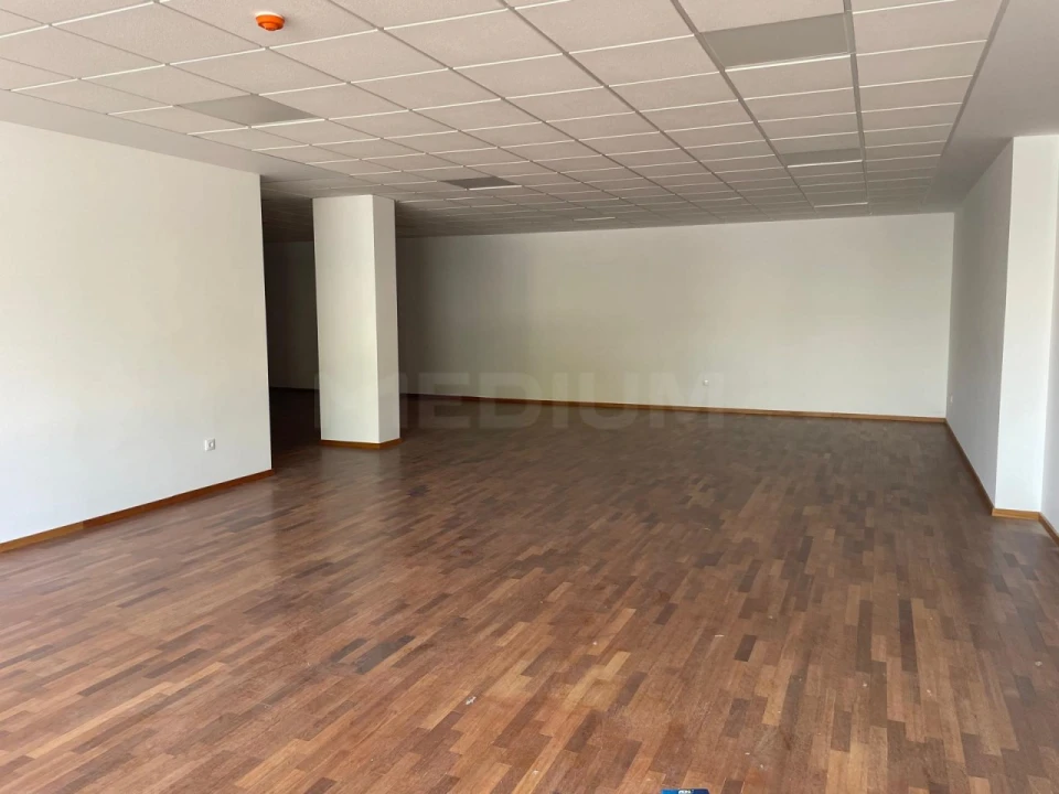 Loja para Arrendamento em Vila Nova de Famalicão e Calendário Foto 3