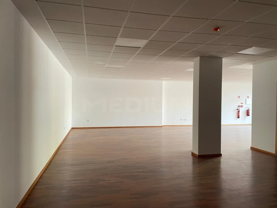 Loja para Arrendamento em Vila Nova de Famalicão e Calendário Foto 8