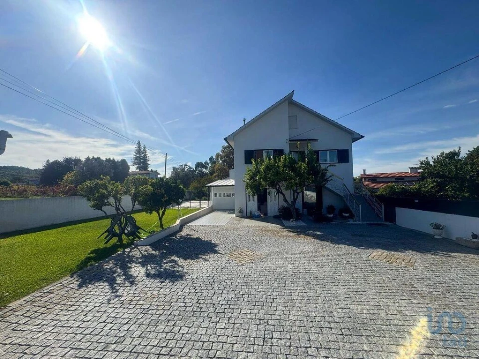 Moradia T4 para Venda em Vitorino das Donas Foto 4