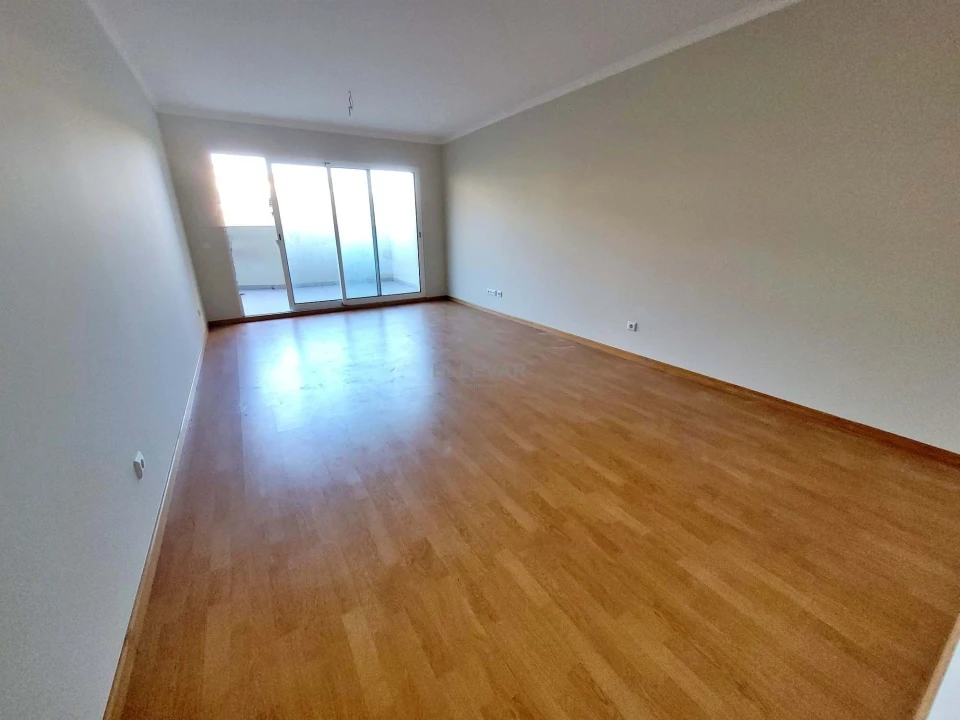 Apartamento T2 para Venda em Caniço Foto 9
