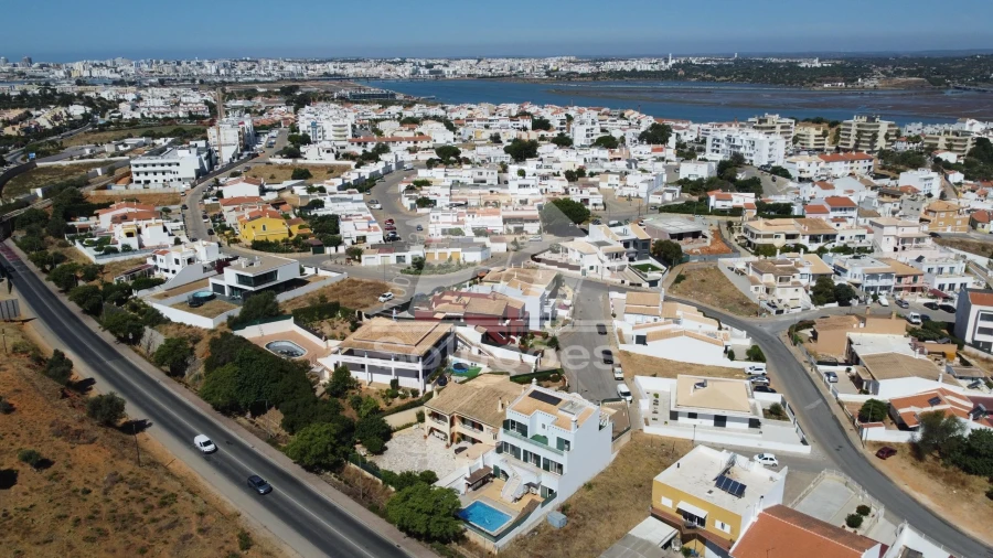 Moradia T5 para Venda em Estômbar e Parchal Foto 8