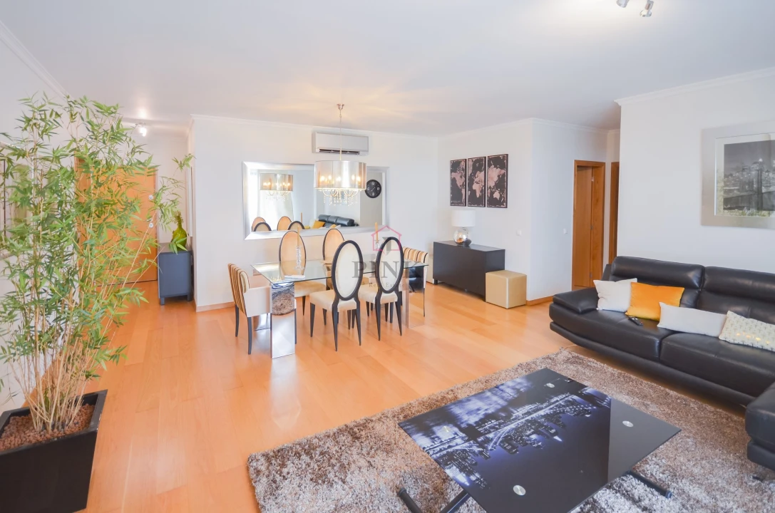 Apartamento T3 para Arrendamento em São Martinho Foto 2