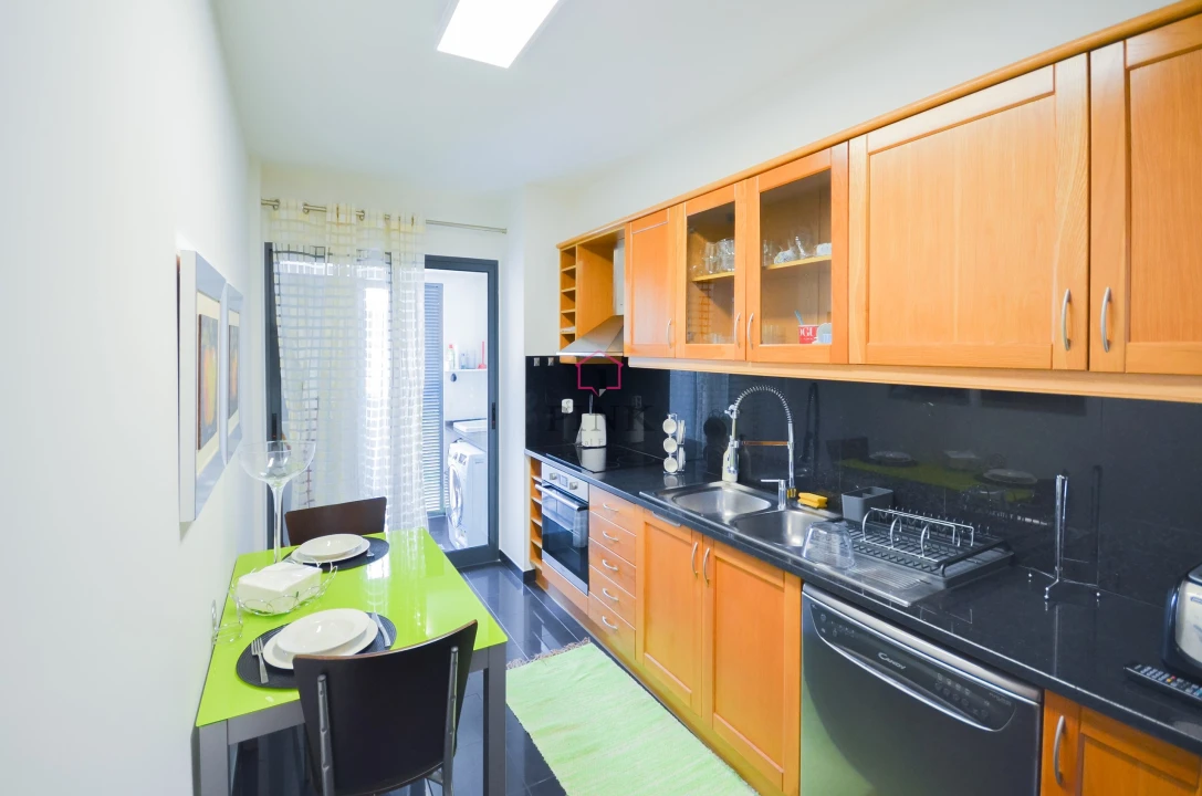 Apartamento T3 para Arrendamento em São Martinho Foto 5