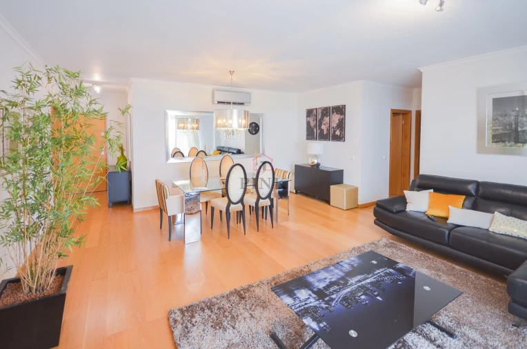 Apartamento T3 para Arrendamento em São Martinho Foto 2