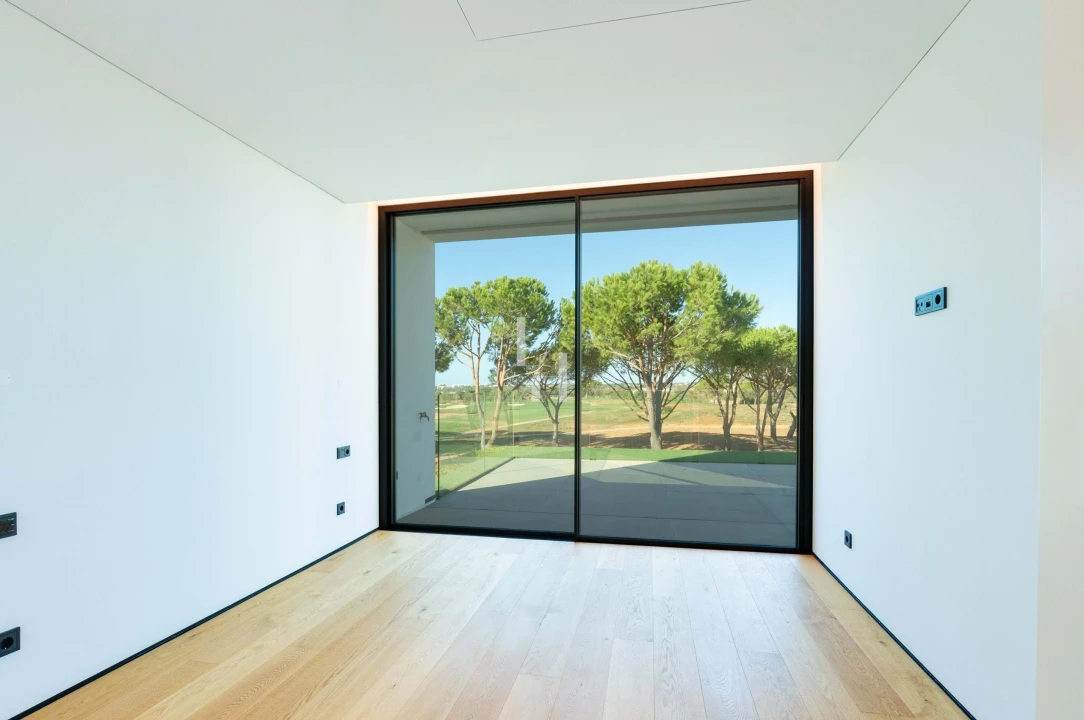 Moradia T4 para Venda em Quarteira Foto 8