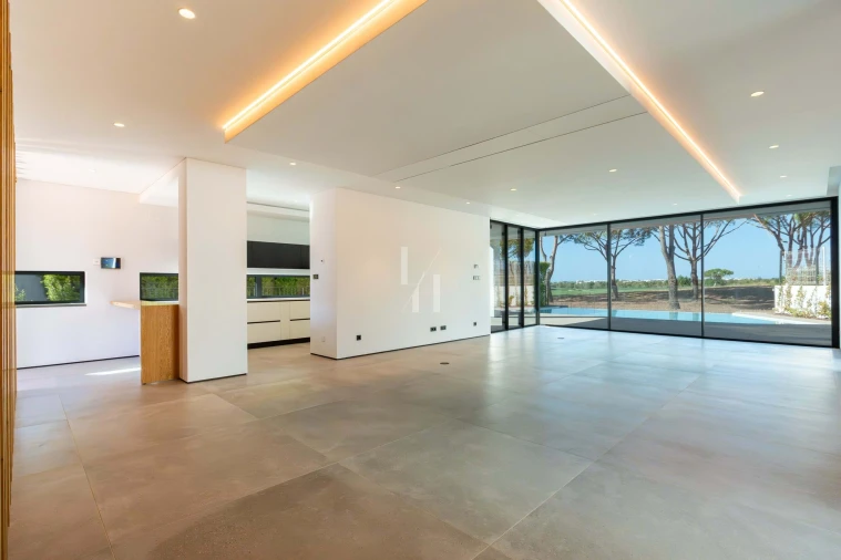 Moradia T4 para Venda em Quarteira Foto 5