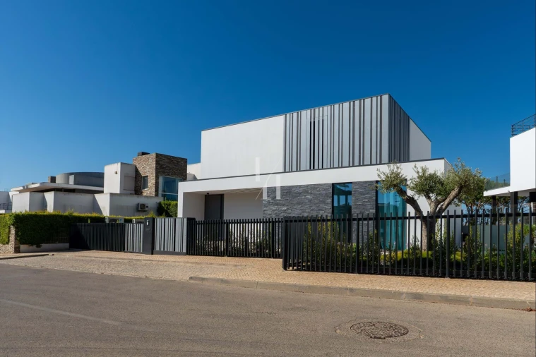 Moradia T4 para Venda em Quarteira Foto 19