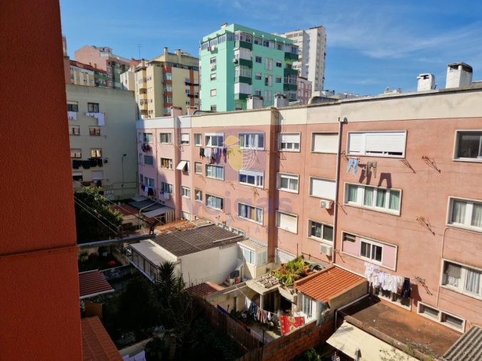 Apartamento T3 para Venda em Pontinha e Famões Foto 17