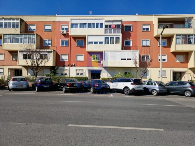 Apartamento T3 para Venda em Pontinha e Famões Foto 1