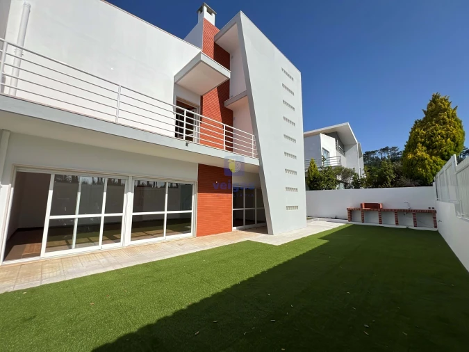 Moradia T4 para Venda em Sesimbra (Castelo)