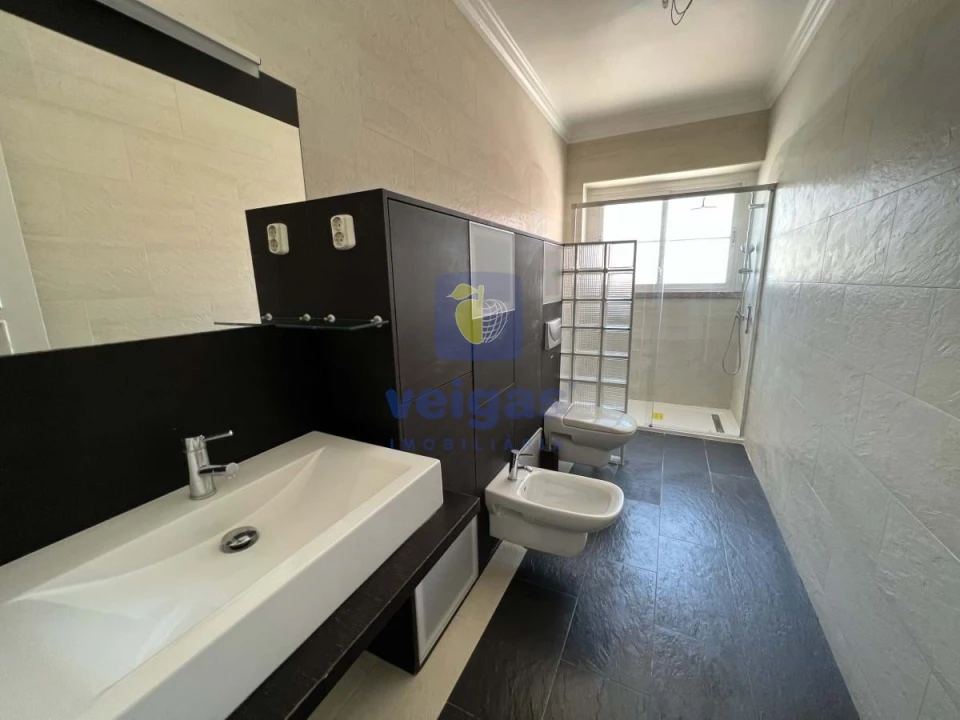 Apartamento T3 para Arrendamento em Alvalade Foto 26