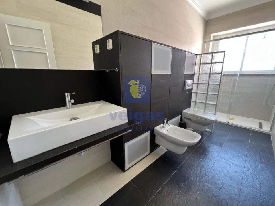 Apartamento T3 para Arrendamento em Alvalade Foto 3