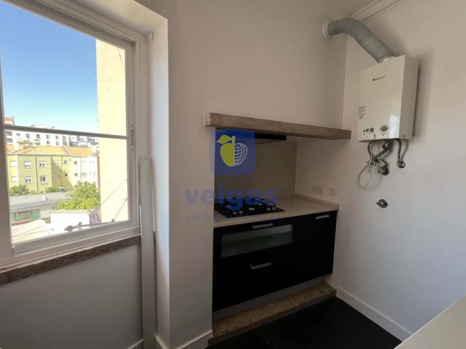 Apartamento T3 para Arrendamento em Alvalade Foto 9
