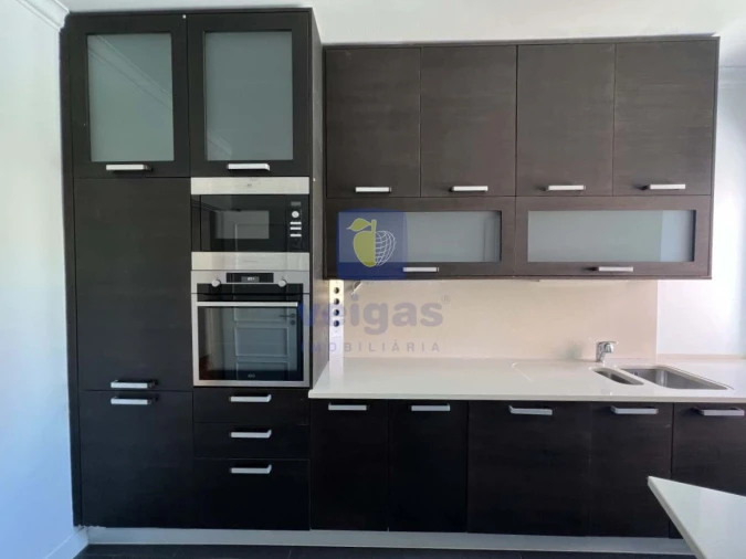 Apartamento T3 para Arrendamento em Alvalade Foto 7
