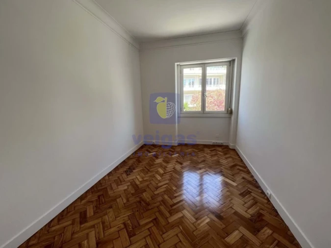 Apartamento T3 para Arrendamento em Alvalade Foto 12