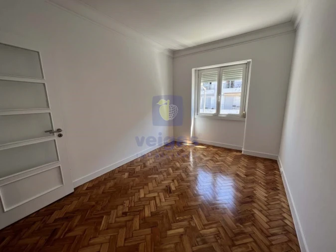 Apartamento T3 para Arrendamento em Alvalade Foto 21