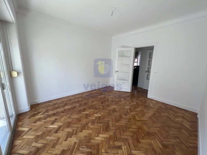 Apartamento T3 para Arrendamento em Alvalade Foto 15