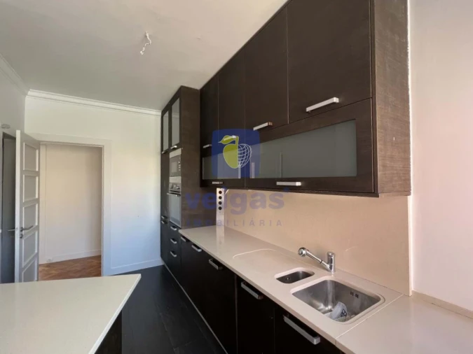 Apartamento T3 para Arrendamento em Alvalade Foto 6