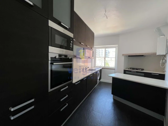 Apartamento T3 para Arrendamento em Alvalade