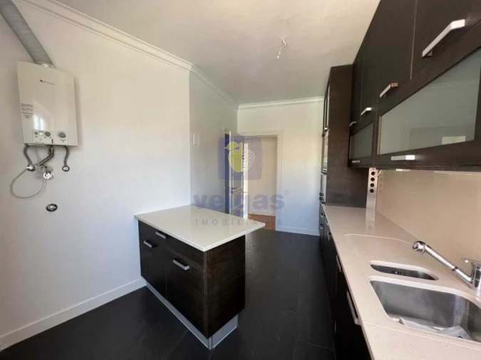 Apartamento T3 para Arrendamento em Alvalade Foto 4