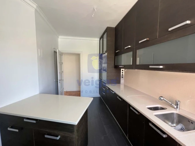 Apartamento T3 para Arrendamento em Alvalade Foto 10