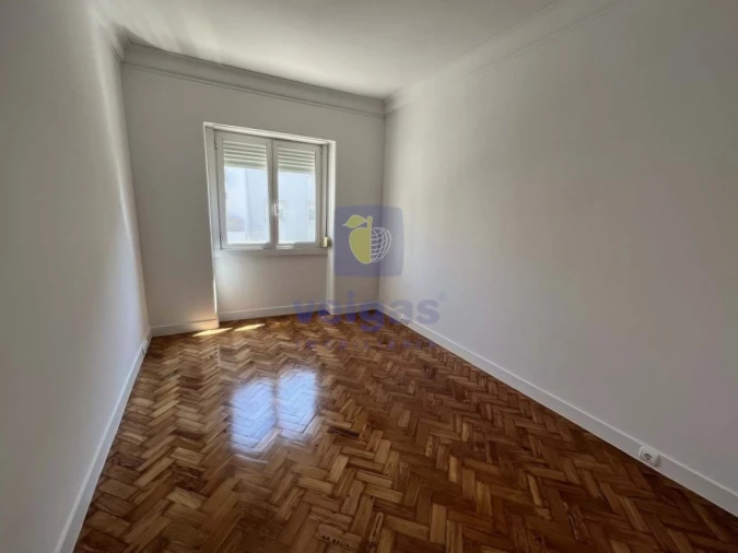 Apartamento T3 para Arrendamento em Alvalade Foto 20