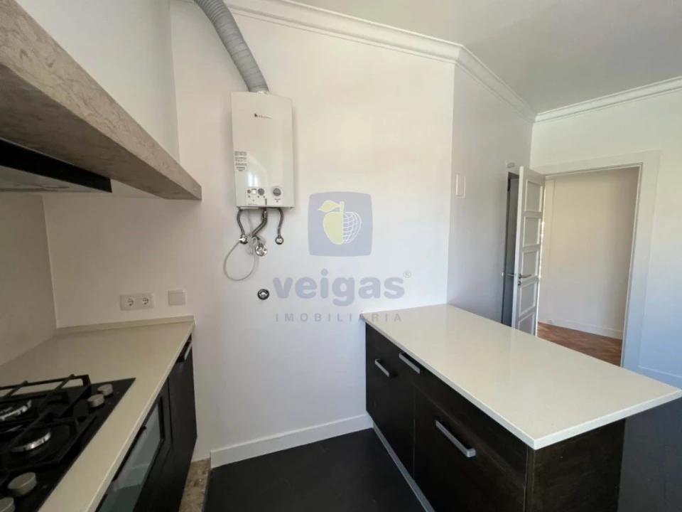 Apartamento T3 para Arrendamento em Alvalade Foto 8