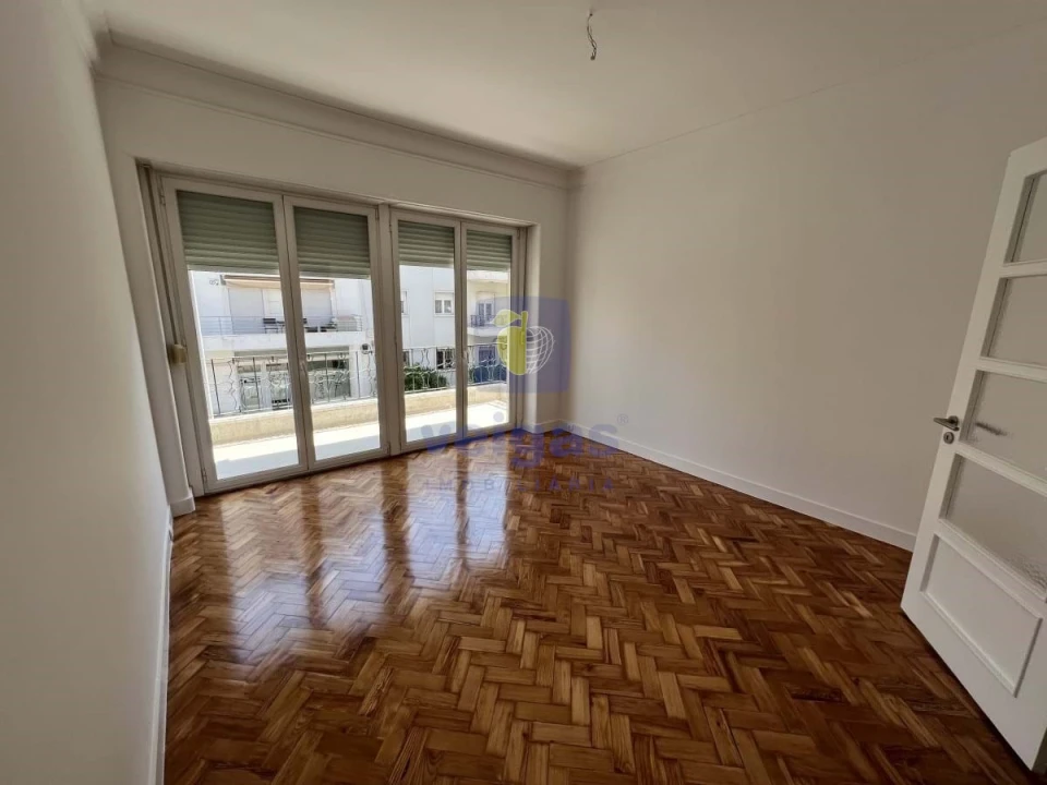 Apartamento T3 para Arrendamento em Alvalade Foto 14