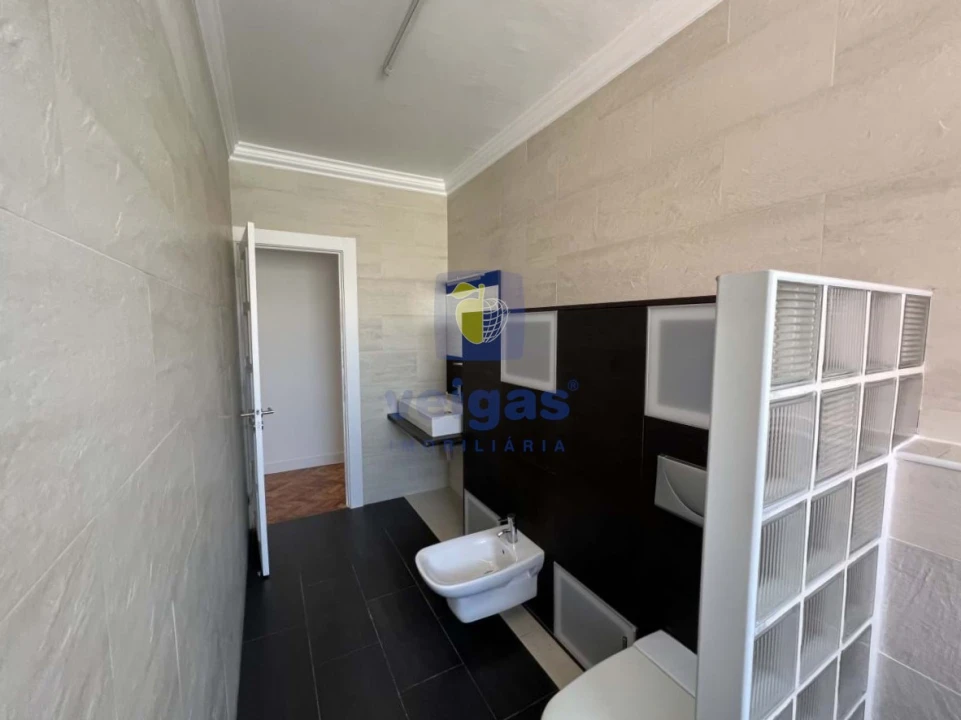 Apartamento T3 para Arrendamento em Alvalade Foto 25