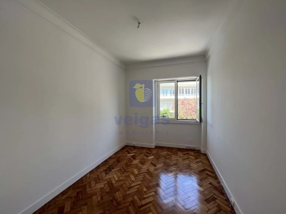 Apartamento T3 para Arrendamento em Alvalade Foto 11