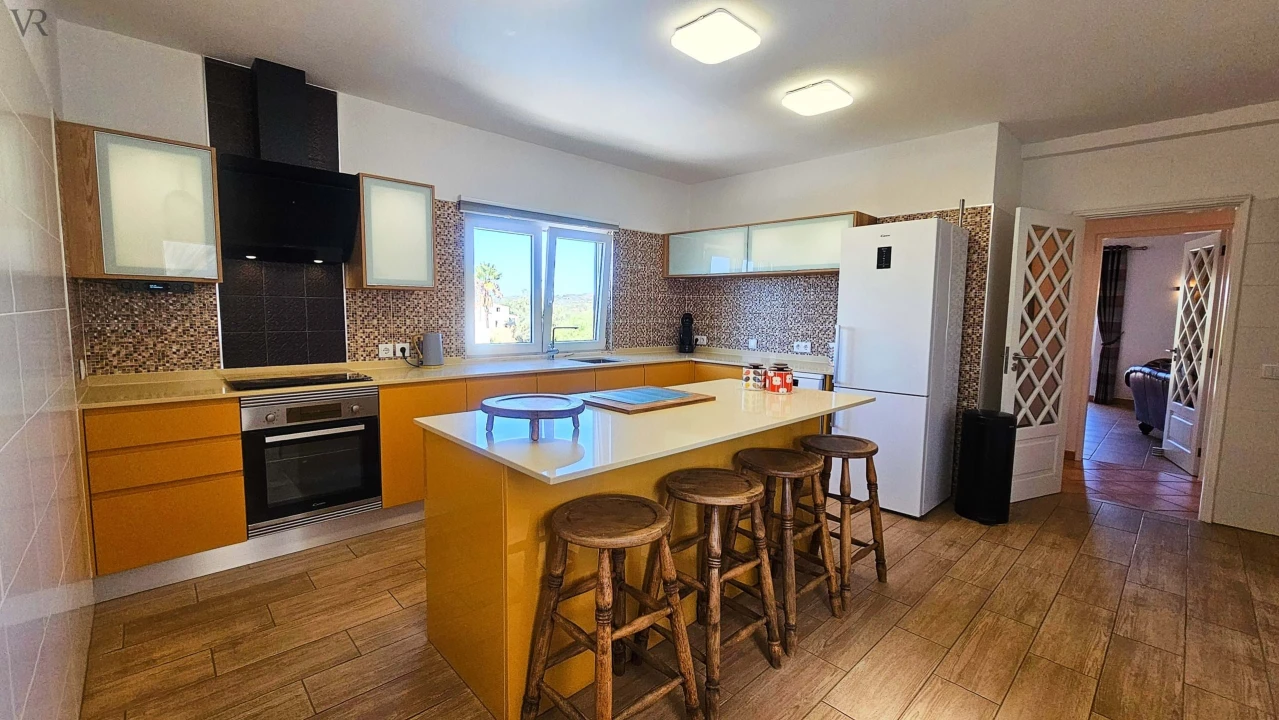 Moradia T5 para Venda em Boliqueime Foto 3