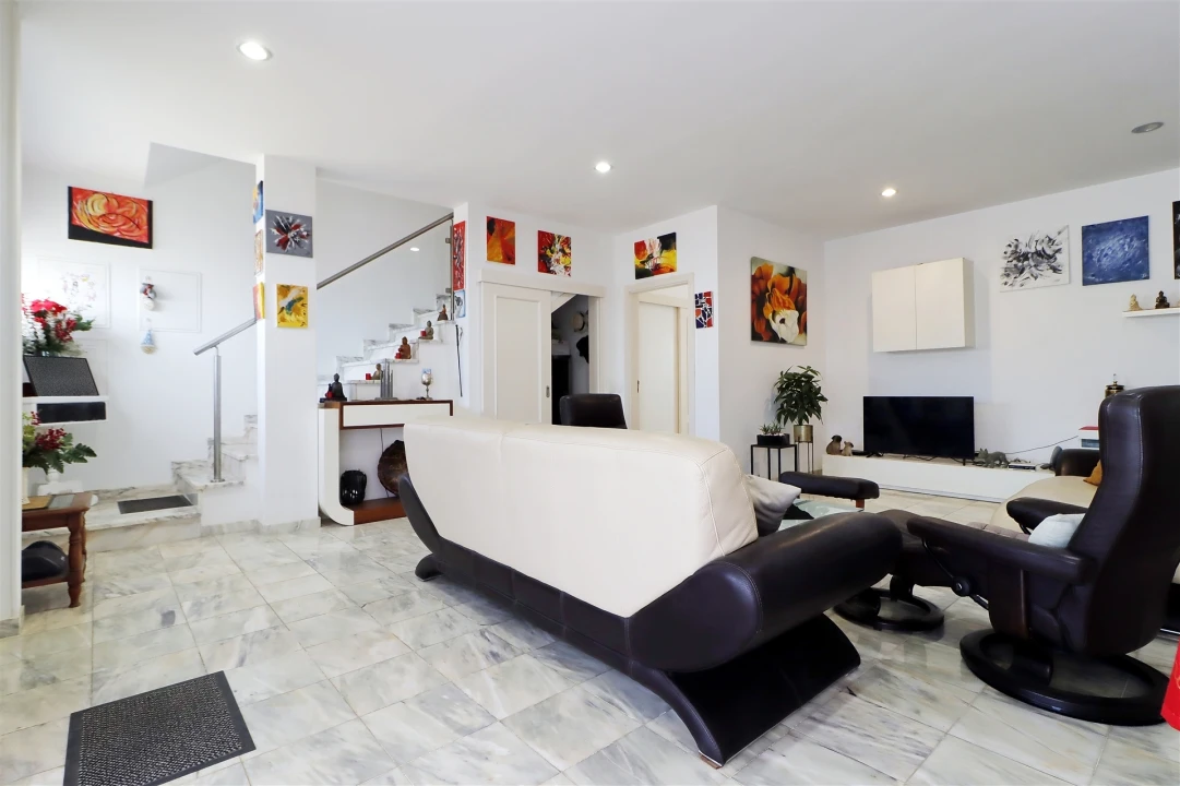 Moradia T0 para Venda em Quelfes Foto 11