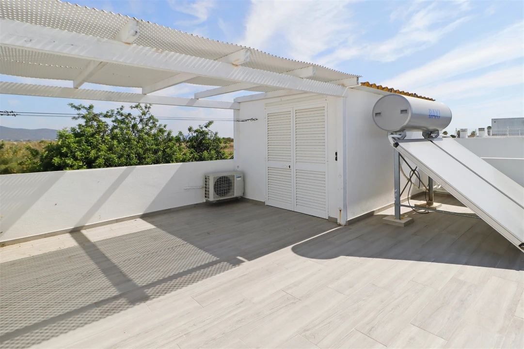 Moradia T0 para Venda em Quelfes Foto 5