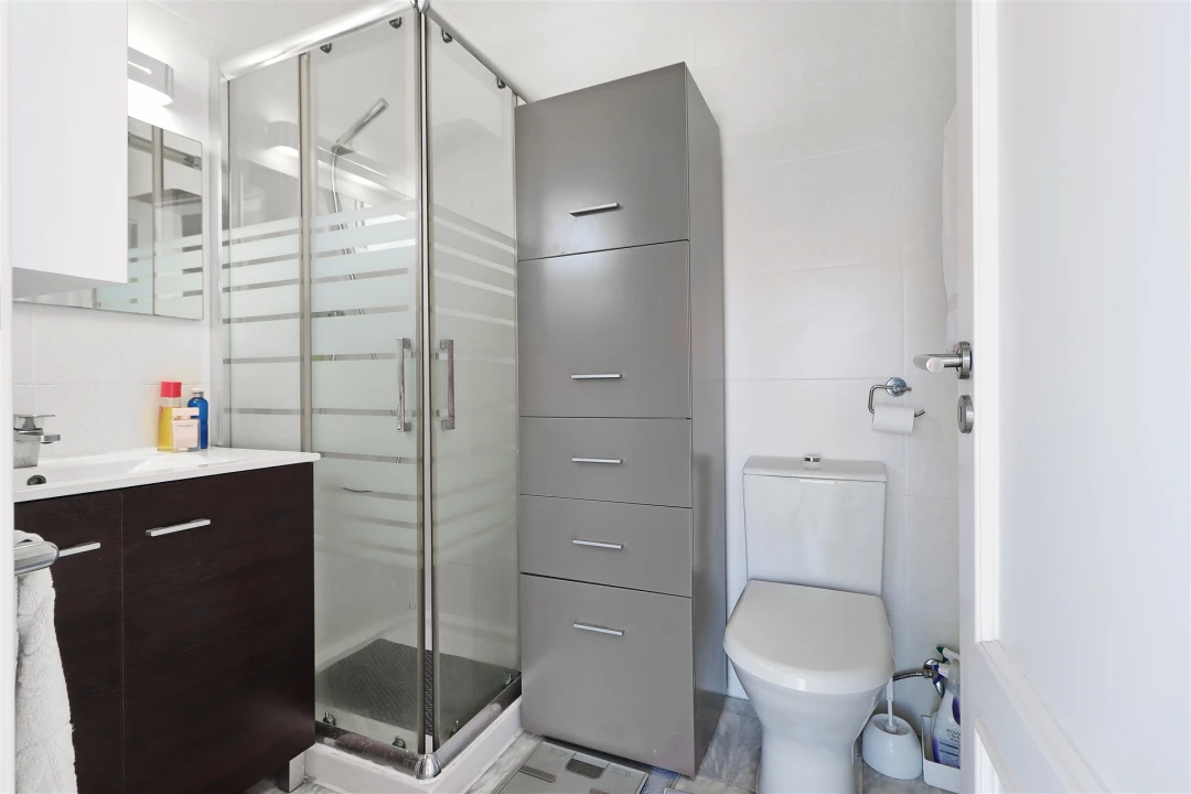 Moradia T0 para Venda em Quelfes Foto 4